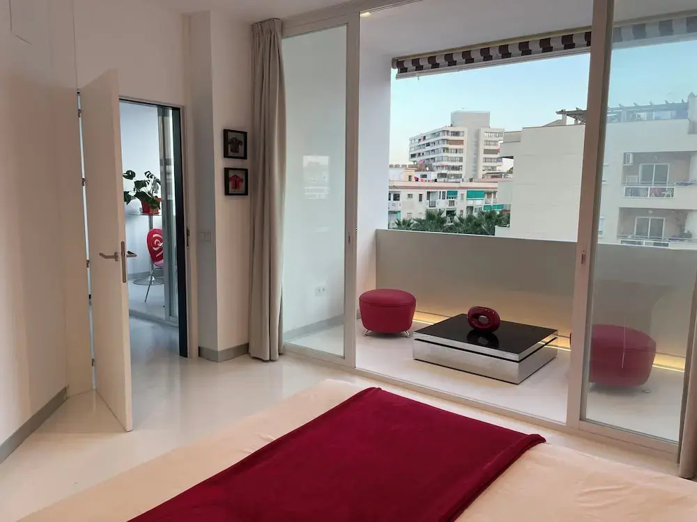 LAHOLA Glam Suites
