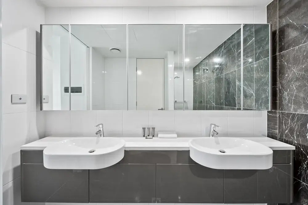Stylish 1-bed Retreat Steps From Foreshore
