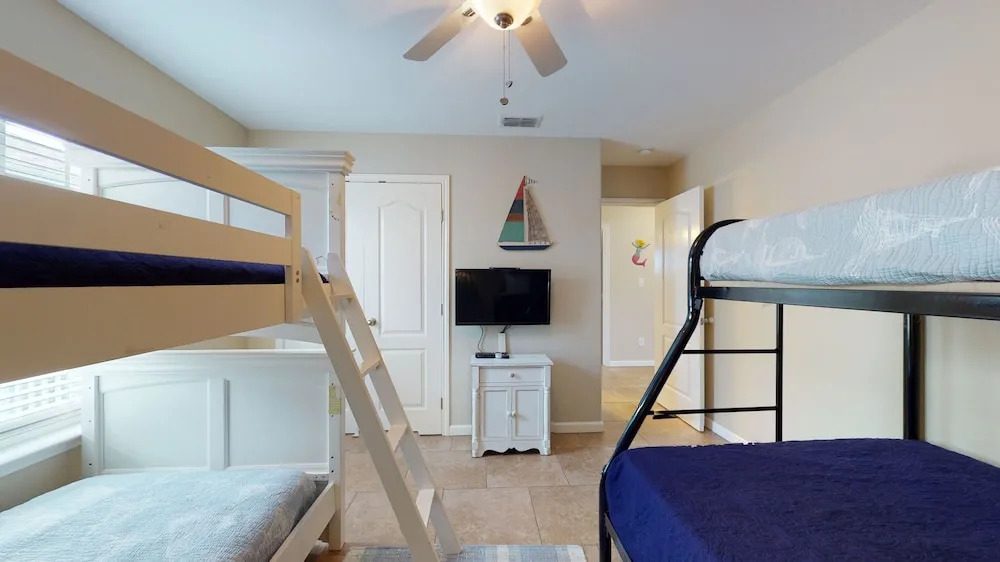 Vixen's Studio Bedroom Home