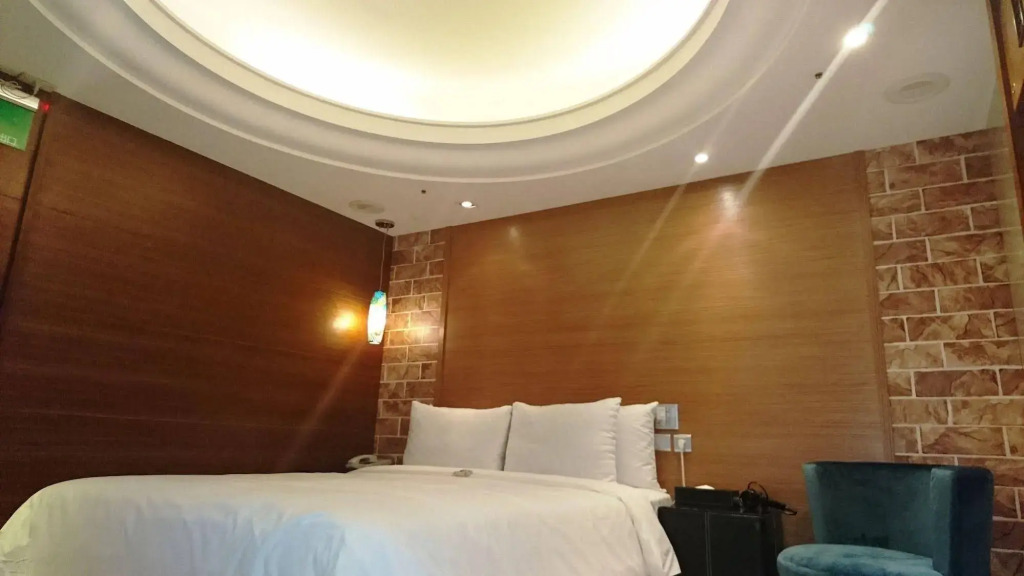 Burgary Hotel
