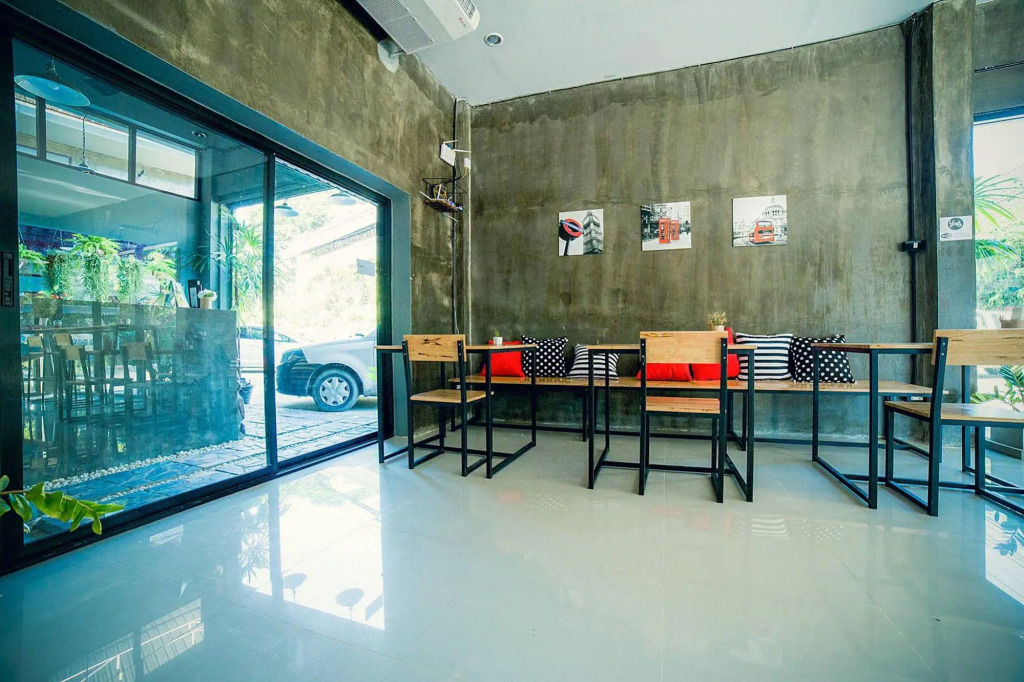 YOLO Chic House