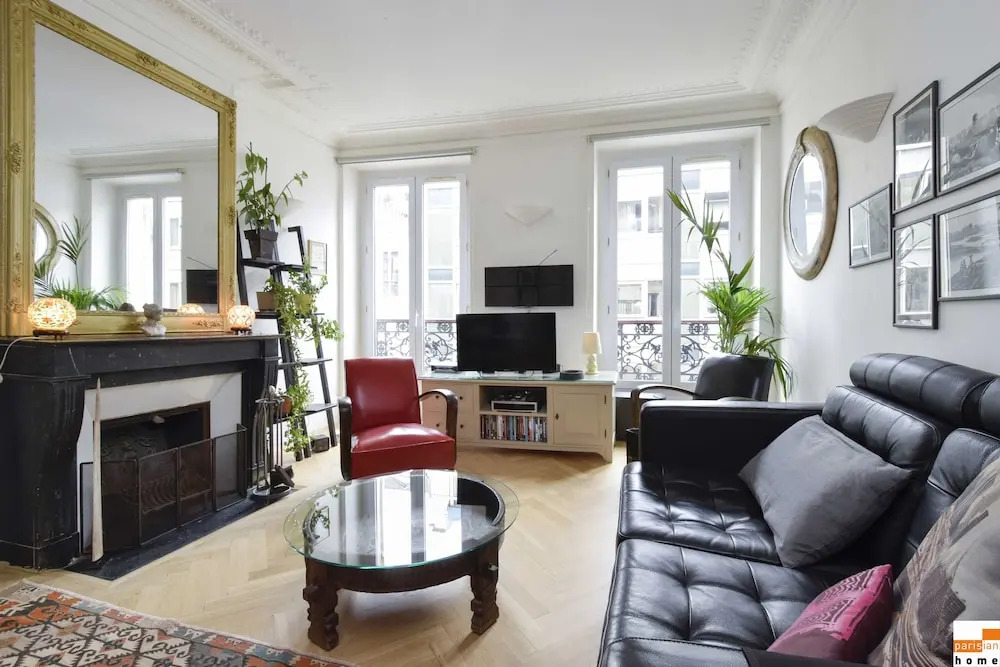 204340 - A two-room apartment with traditional chic style in the Marais