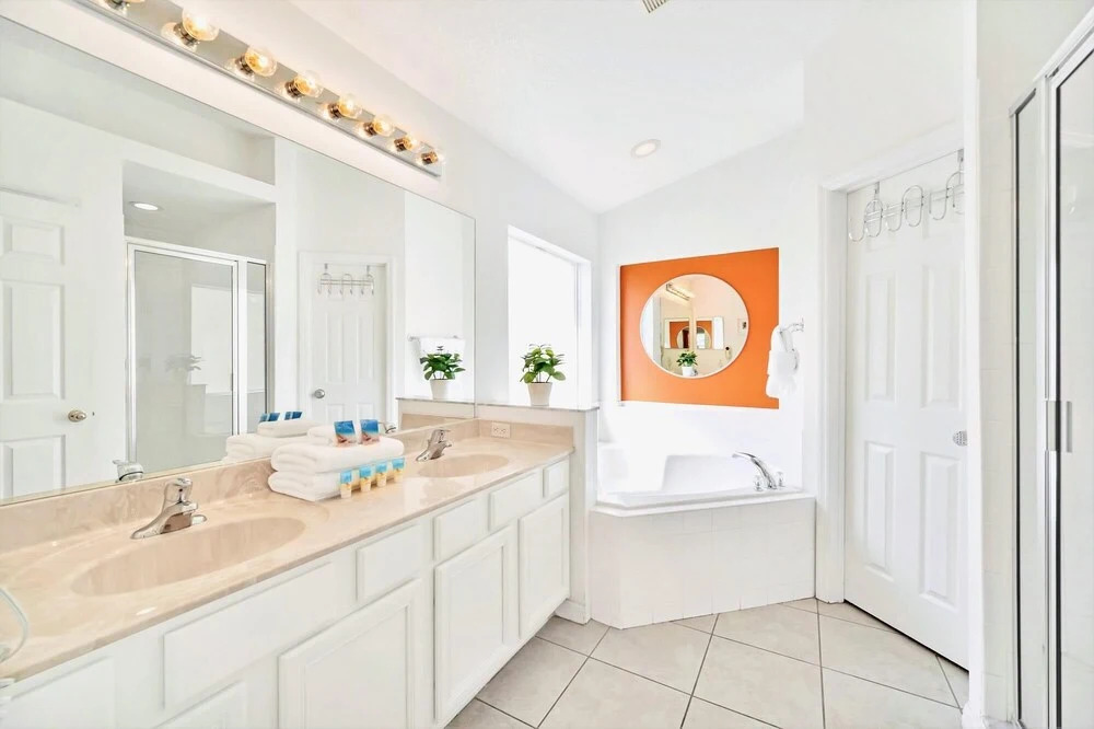 Bright 5BR Home w Pool and Hot Tub - Near Disney