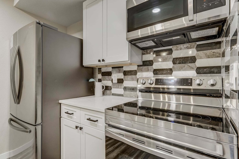 4925 Pike Unit2