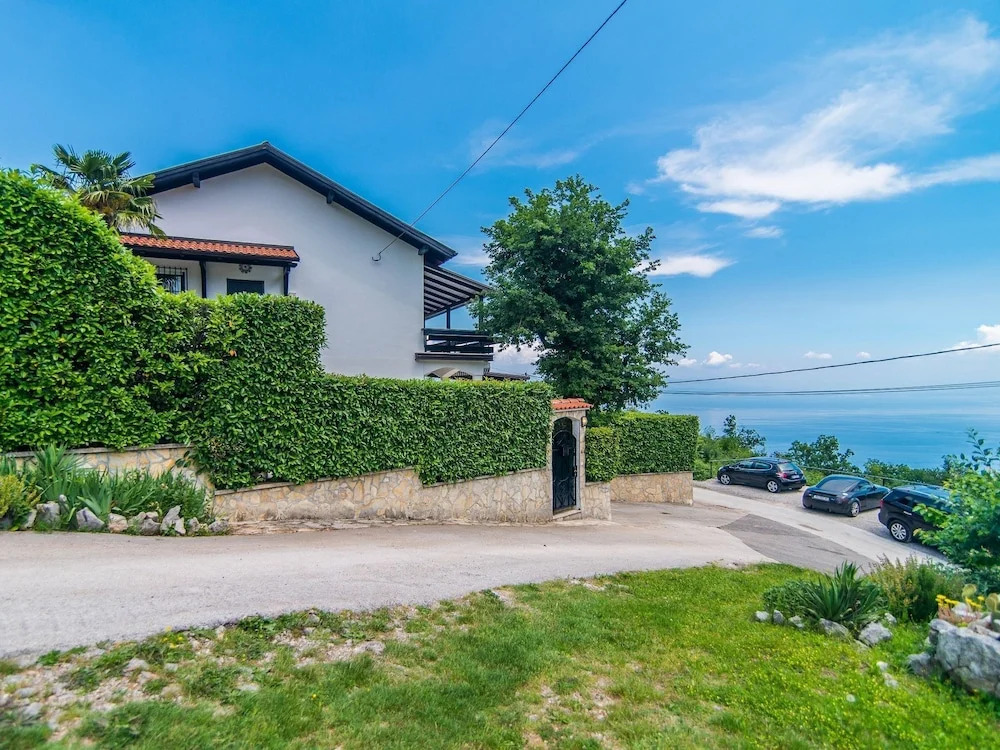 Authentic holiday house with private pool and sea view