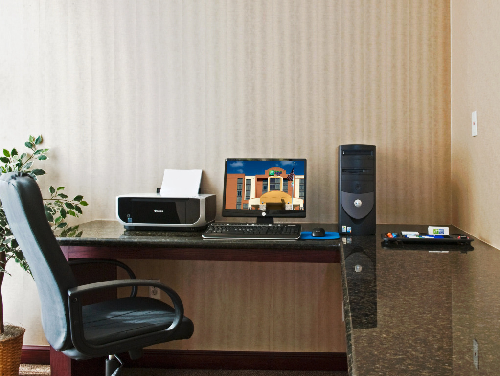 Holiday Inn Express & Suites Irving Conv Ctr - Las Colinas by IHG