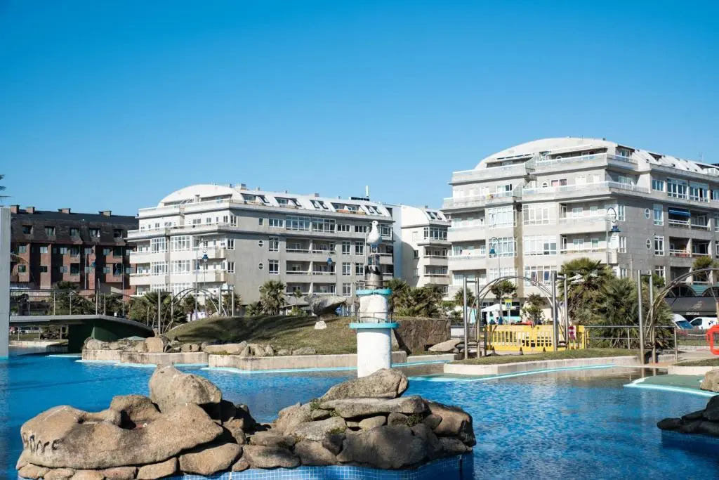 Apartment on the First Line of Samil Beach and With Frontal Views of the sea