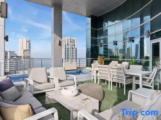 Ultra-Luxury Penthouse Private Pool & Yacht Views
