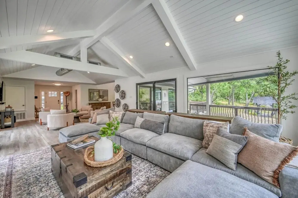 Luxury Riverfront Villa with Firepit & Gameroom
