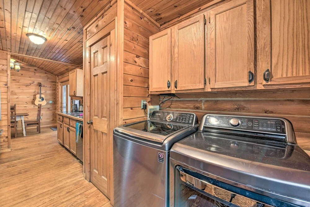 Cozy Blue Ridge Mountain Cabin on 18 Acre Lot