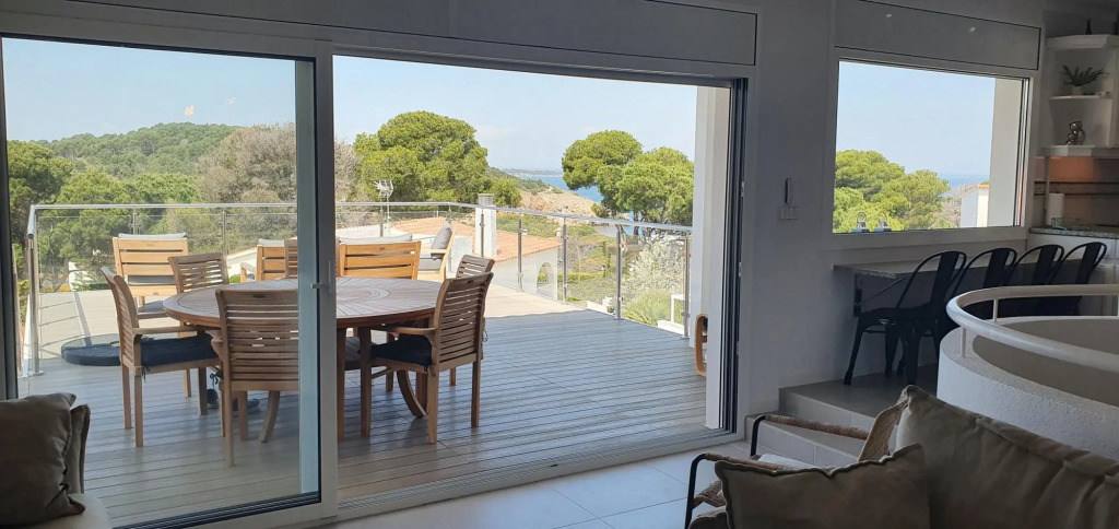 Sabina in L'Escala with 6 bedrooms and 3 bathrooms