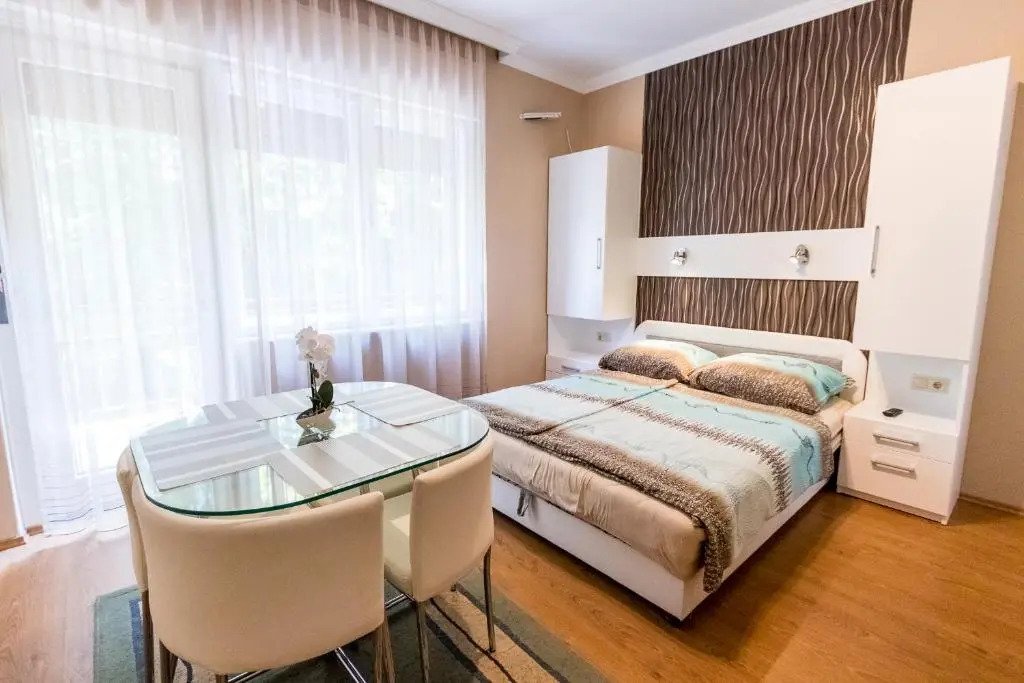 Lara Apartments