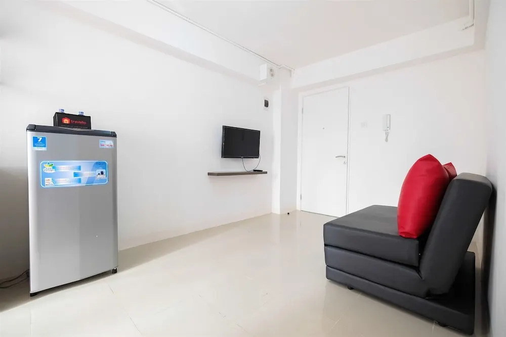 Simple & Cozy 1BR @ Bassura Apartment Near to Bassura City Mall