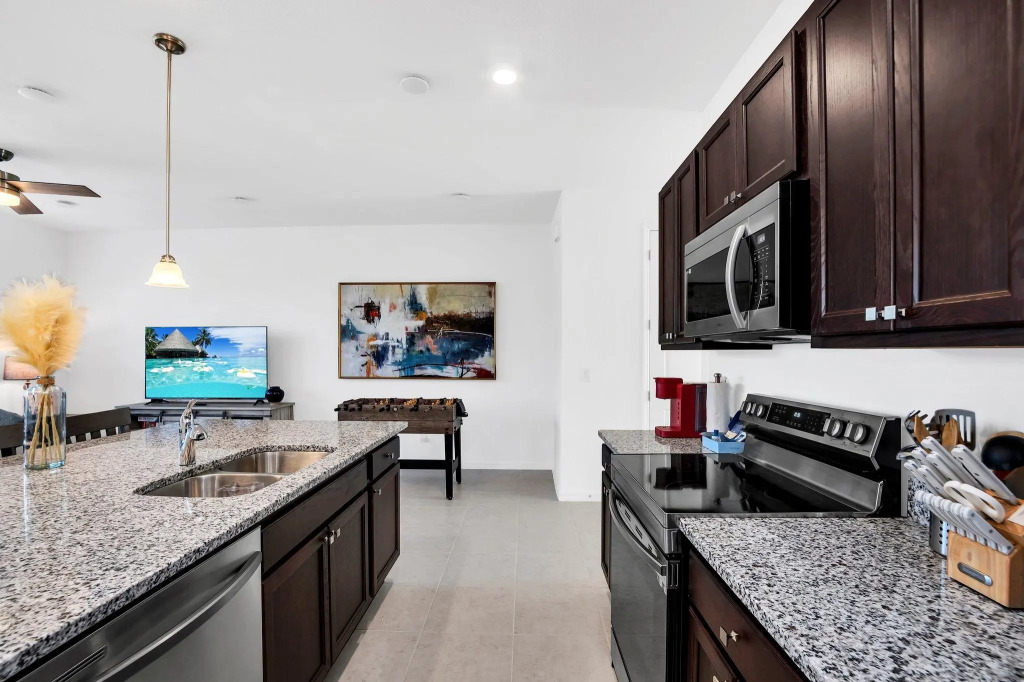 860 Longboat in Davenport