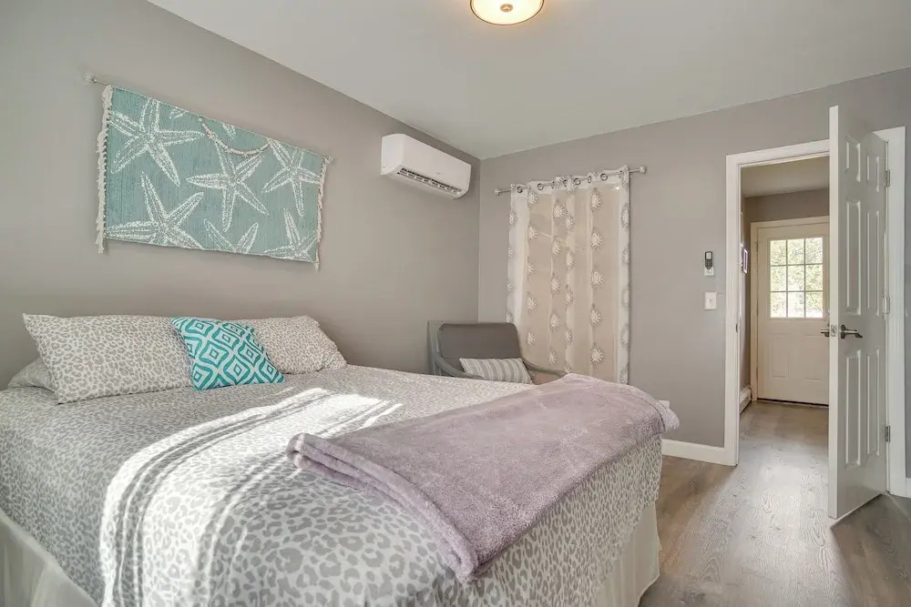 1 Mi to Beach: Convenient Cape Cod Getaway