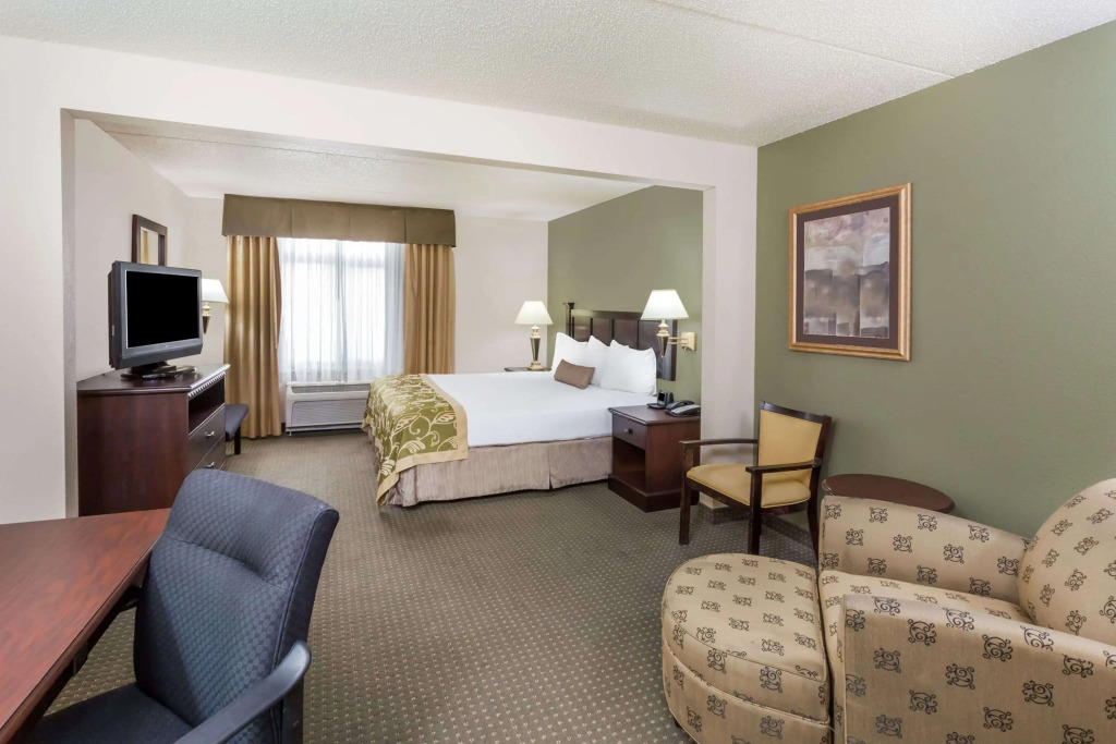 Wingate by Wyndham Peoria - Complimentary Area Shuttle