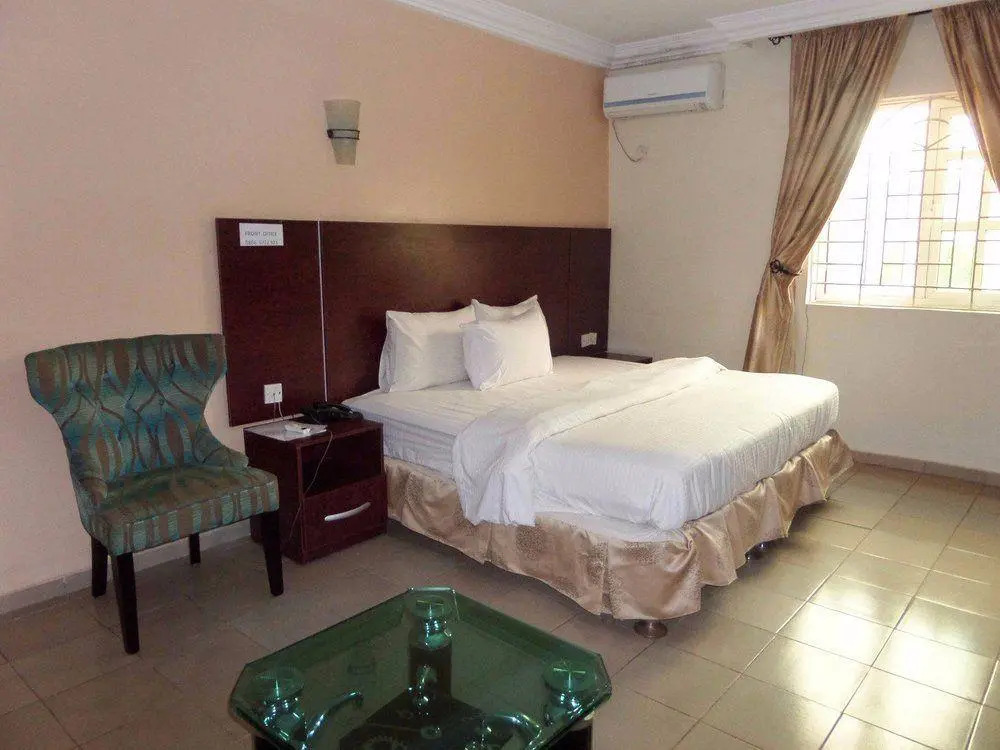 Summit Villas Suites & Apartment