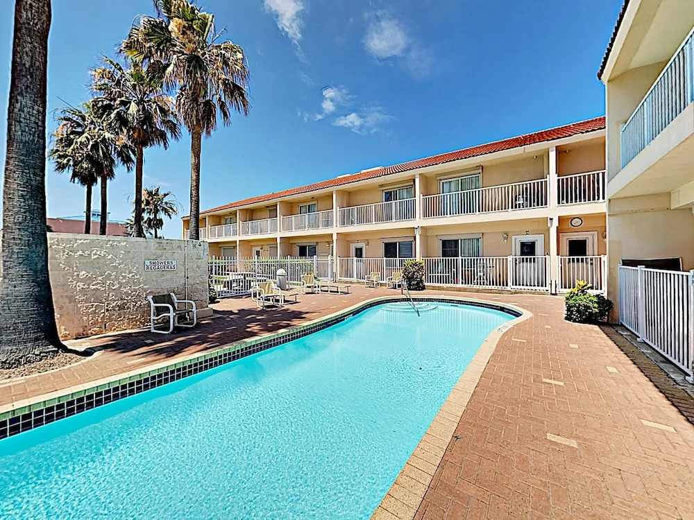 Charming At The Dolphins W/ Pool & Hot Tub 2 Bedroom Condo