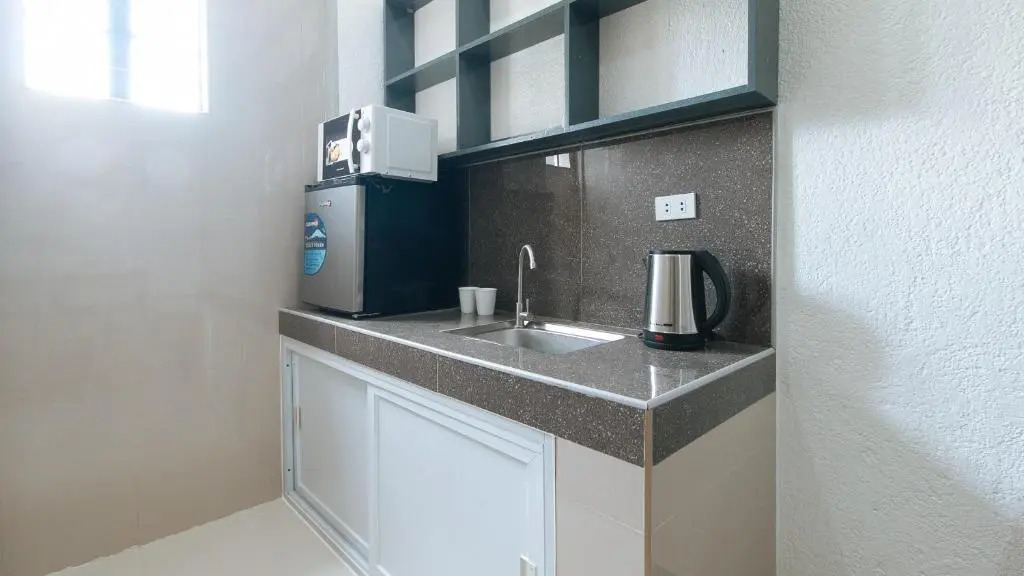 RedDoorz Plus near Tambo Paranaque