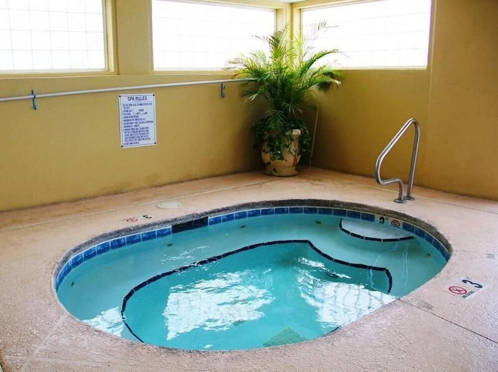 Royal Palms 201 - 2 Br Condo