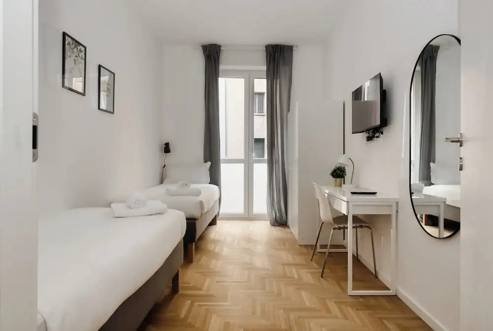 Beautiful apt with 2 balconies