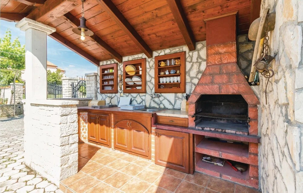 Amazing Apartment in Banjole With 1 Bedrooms, Wifi and Outdoor Swimming Pool