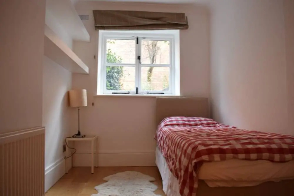 Shepherd's Bush 2 Bedroom Flat With Garden