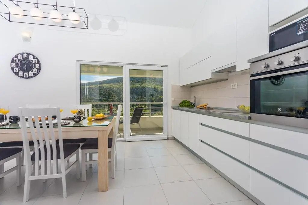 VILLA SKURA private heated pool 32m2, summer kitchen, 4 bedrooms, garden