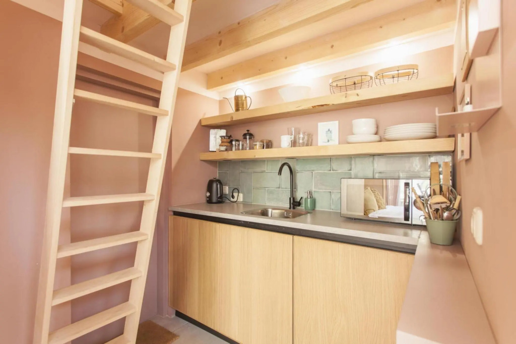 Lovely and charming guesthouse near city center, close to Rotterdam