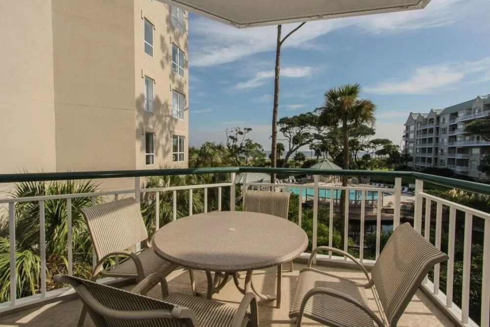 Windsor Court N 4204 by RedAwning