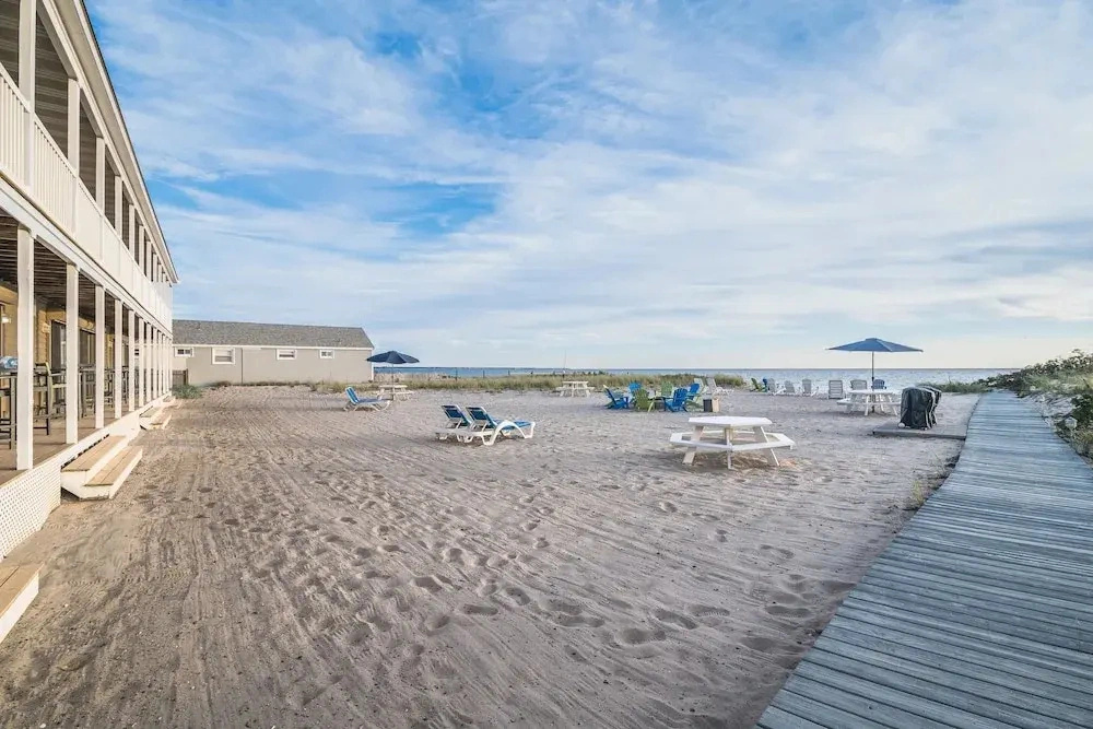 Sandbar Inn - Dog Friendly