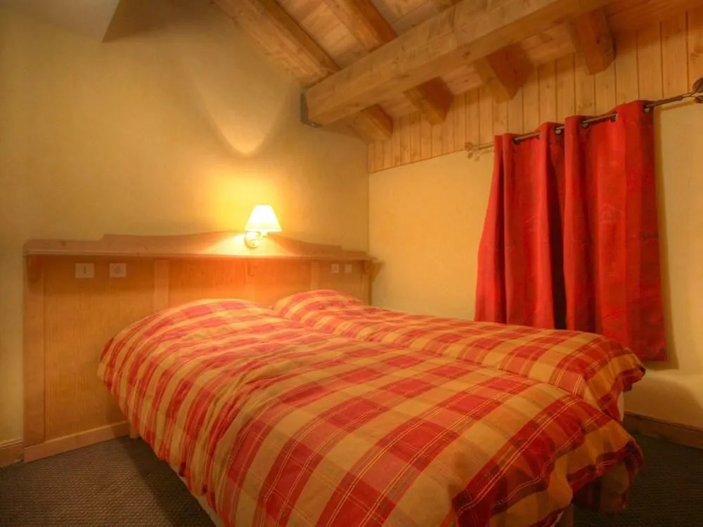 Spacious Apartment in French-italian ski Resort San Bernardo