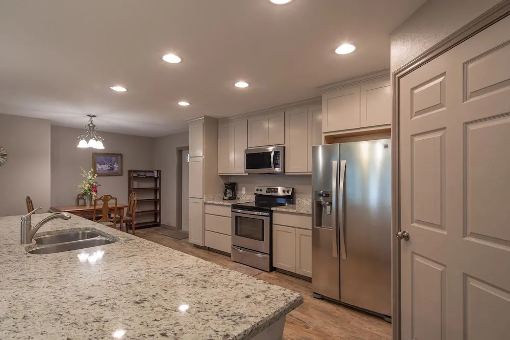 Duke's Horseshoe House 3 Bedrooms 2.5 Bathrooms Home