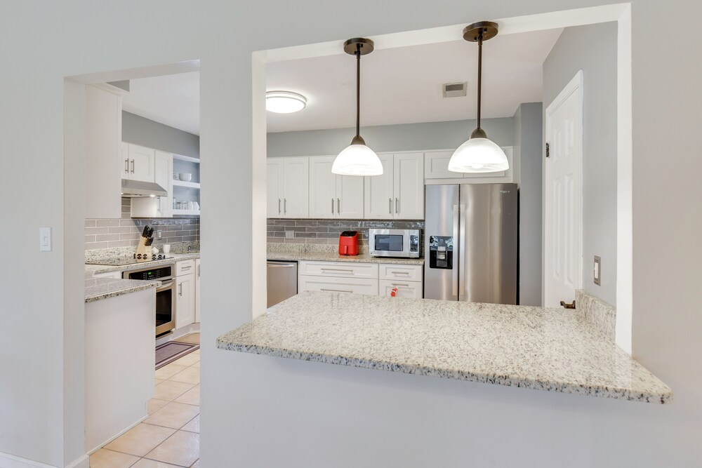 4 Mi to Garniers Beach Park: Home w/ Private Pool!