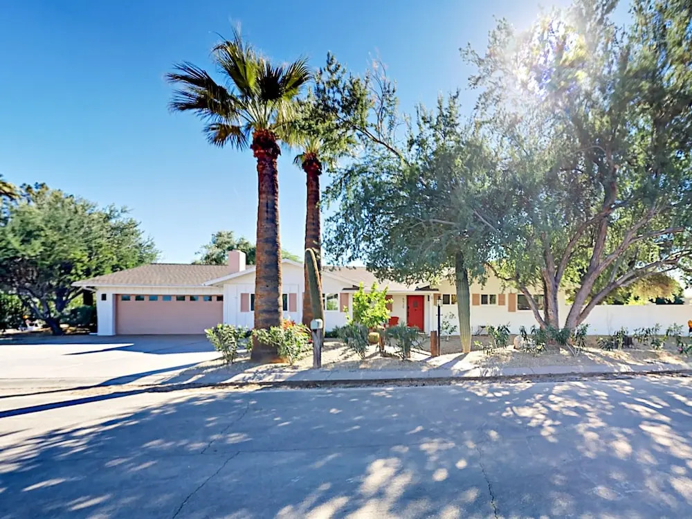E Mariposa Home 4 Bedrooms 2 Bathrooms Home