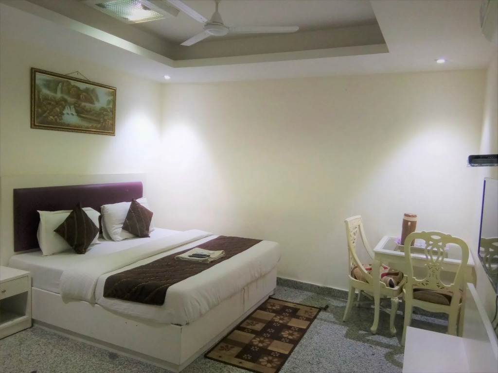 Airport Hotel The Paramont
