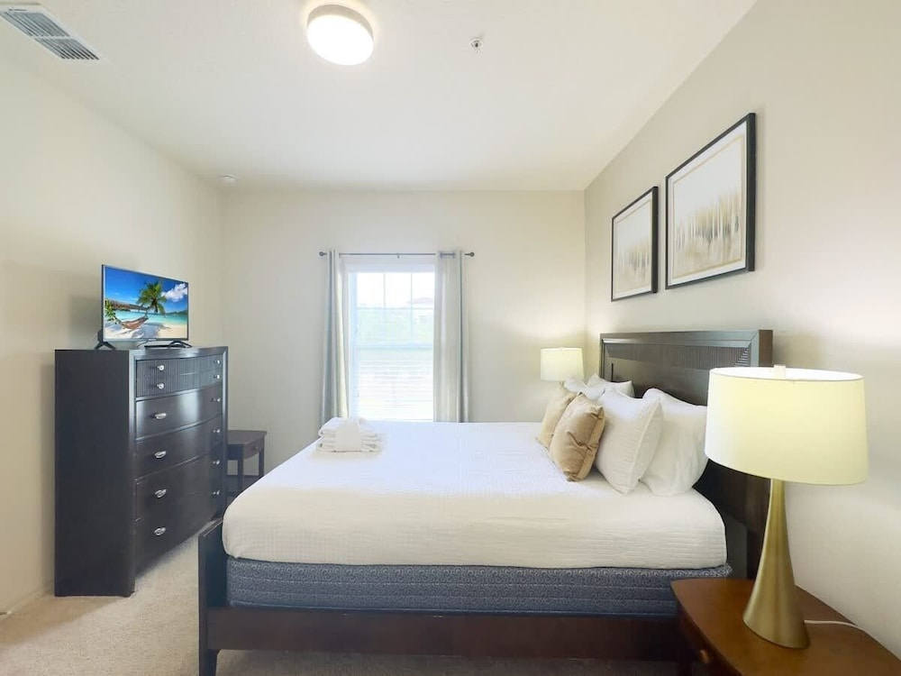 Minions Themed 4 bedrooms Home Near Disney Sleeps 10 4 Townhouse