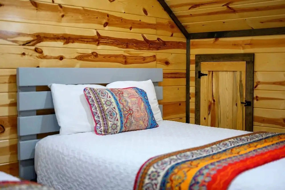 Drift Inn 3bdr w/ Hot Tub
