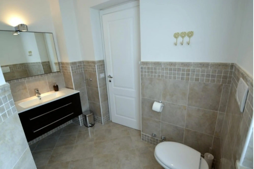 Four rooms with two bathrooms, 6 + 1ps. 450 mt. sea. Fantastic view.-RINA V.