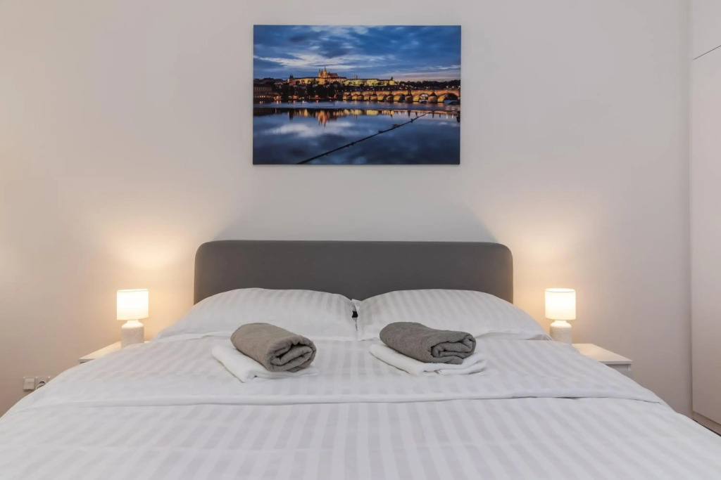 Exclusive Old Town Suites with City Views & AC by EasyBNB Premium