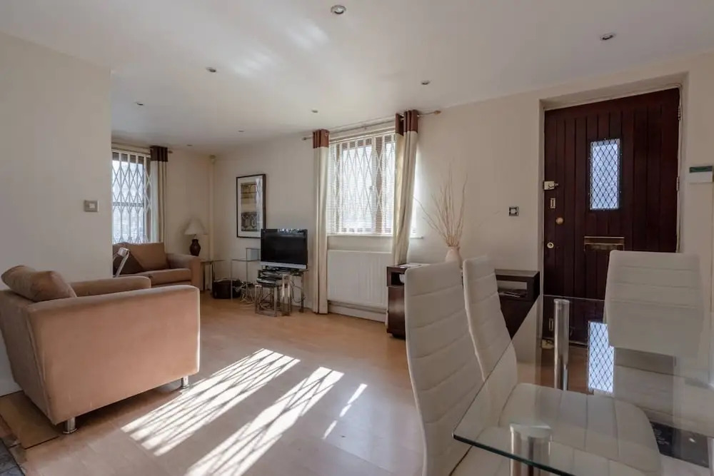 Spacious 4 Bedroom Home in Marylebone