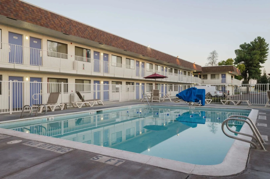 Super 8 by Wyndham Turlock