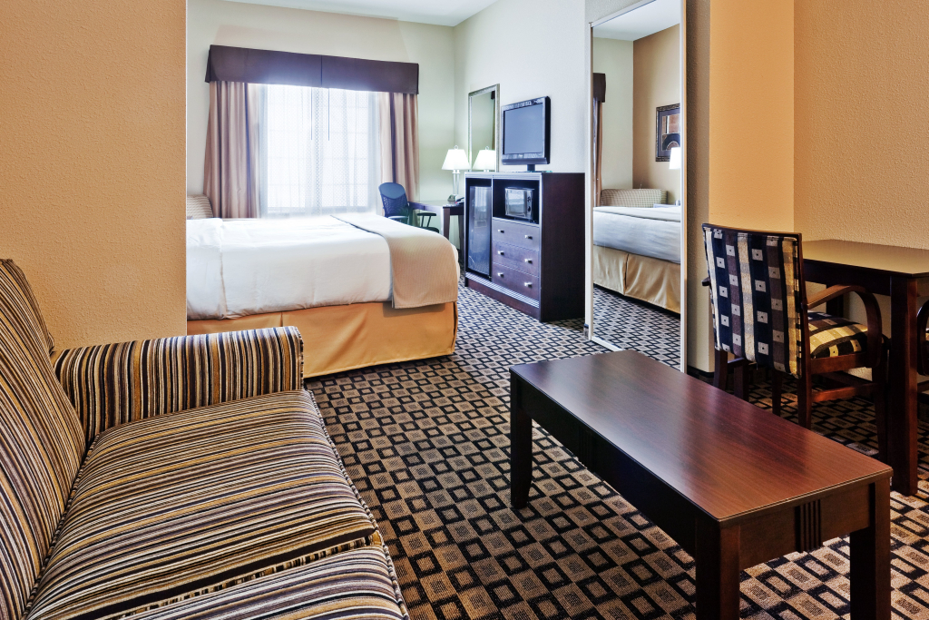 Holiday Inn Express & Suites Clovis by IHG