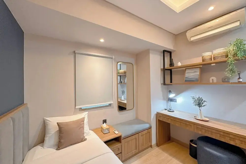 Modern Look With Wooden Accent 3Br At Kondominium Puncak Marina Apartment