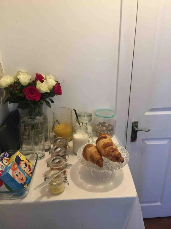 Compact Suite, 3 min From Beach - Inc Breakfast
