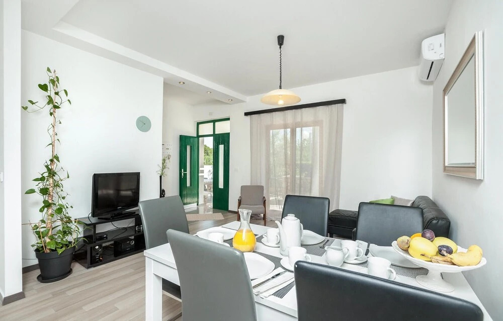 Stunning Home in Lukoran With Outdoor Swimming Pool, Wifi and 4 Bedrooms