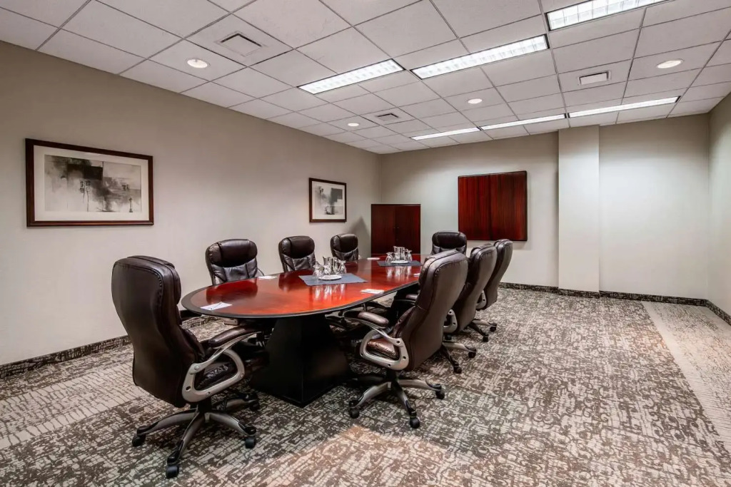 Clarion Hotel & Suites