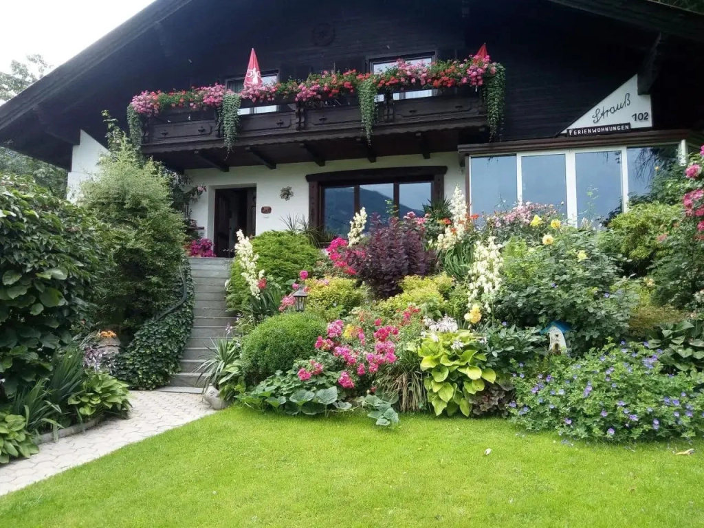 Blumenpension Strauss - Ferienwohnungen