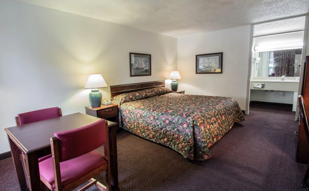 Rodeway Inn & Conference Center