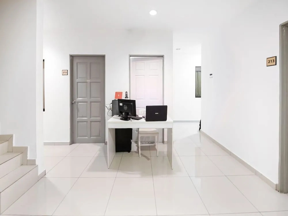 OYO 89618 Delegant Hotel